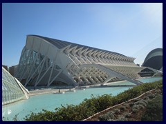 City of Arts and Sciences 028 -  El Museu de les Ciències Príncipe Felipe, an interactive science museum with impressive architecture that resembles the skeleton of a whale and covers 40,000 m²